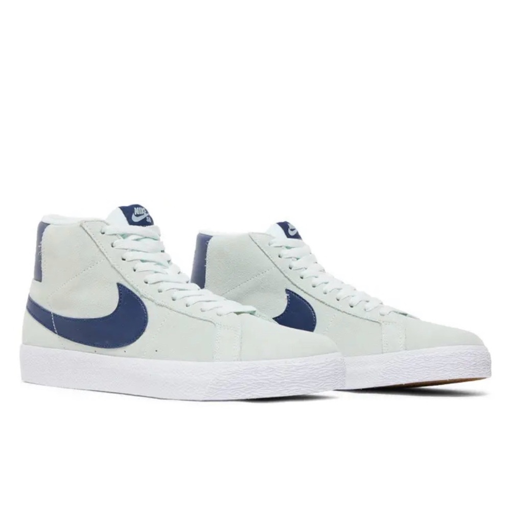 Nike Men's White and Navy Sneakers